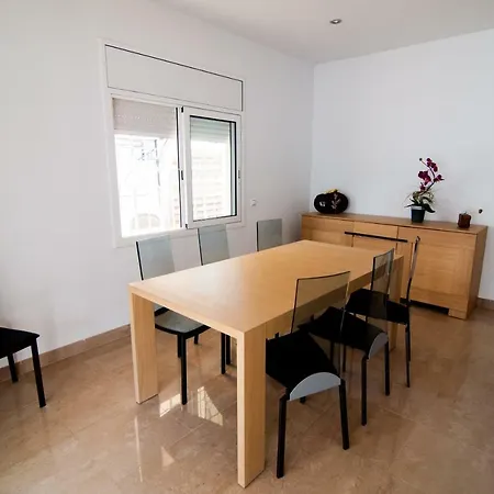 Holiday home Casa 2 Dormitorios A Pie Del Mar Con Su Jardin Y Parking