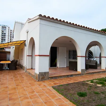 Casa 2 Dormitorios A Pie Del Mar Con Su Jardin Y Parking Holiday home *