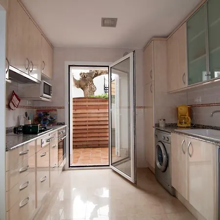 Casa 2 Dormitorios A Pie Del Mar Con Su Jardin Y Parking Holiday home Cambrils