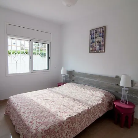 Holiday home Casa 2 Dormitorios A Pie Del Mar Con Su Jardin Y Parking Cambrils