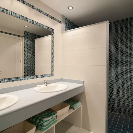 Casa 2 Dormitorios A Pie Del Mar Con Su Jardin Y Parking Holiday home Cambrils
